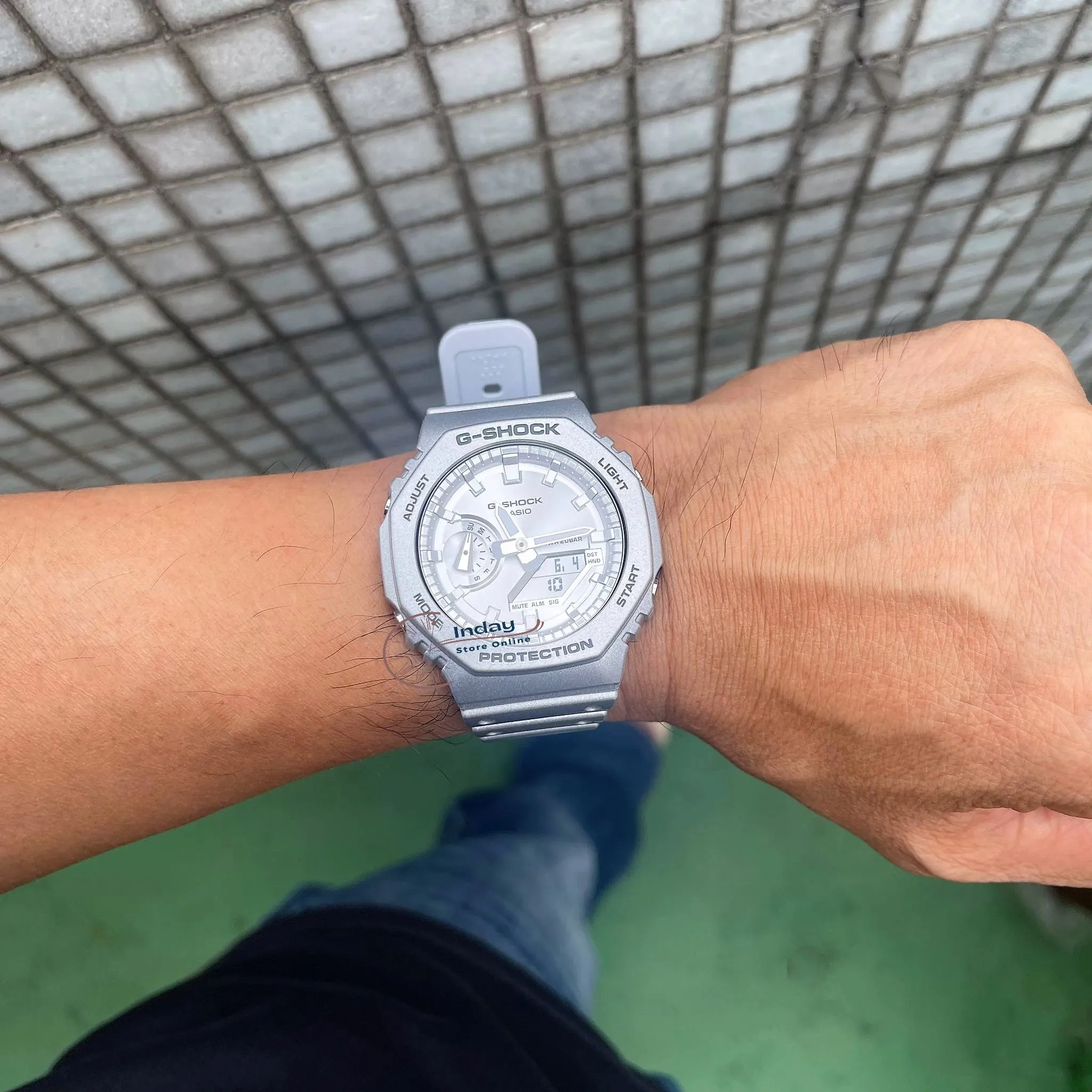 Casio G-Shock Men's Watch GA-2100FF-8A Analog-Digital 2100 Series Retro-Futuristic in Metallic Silver