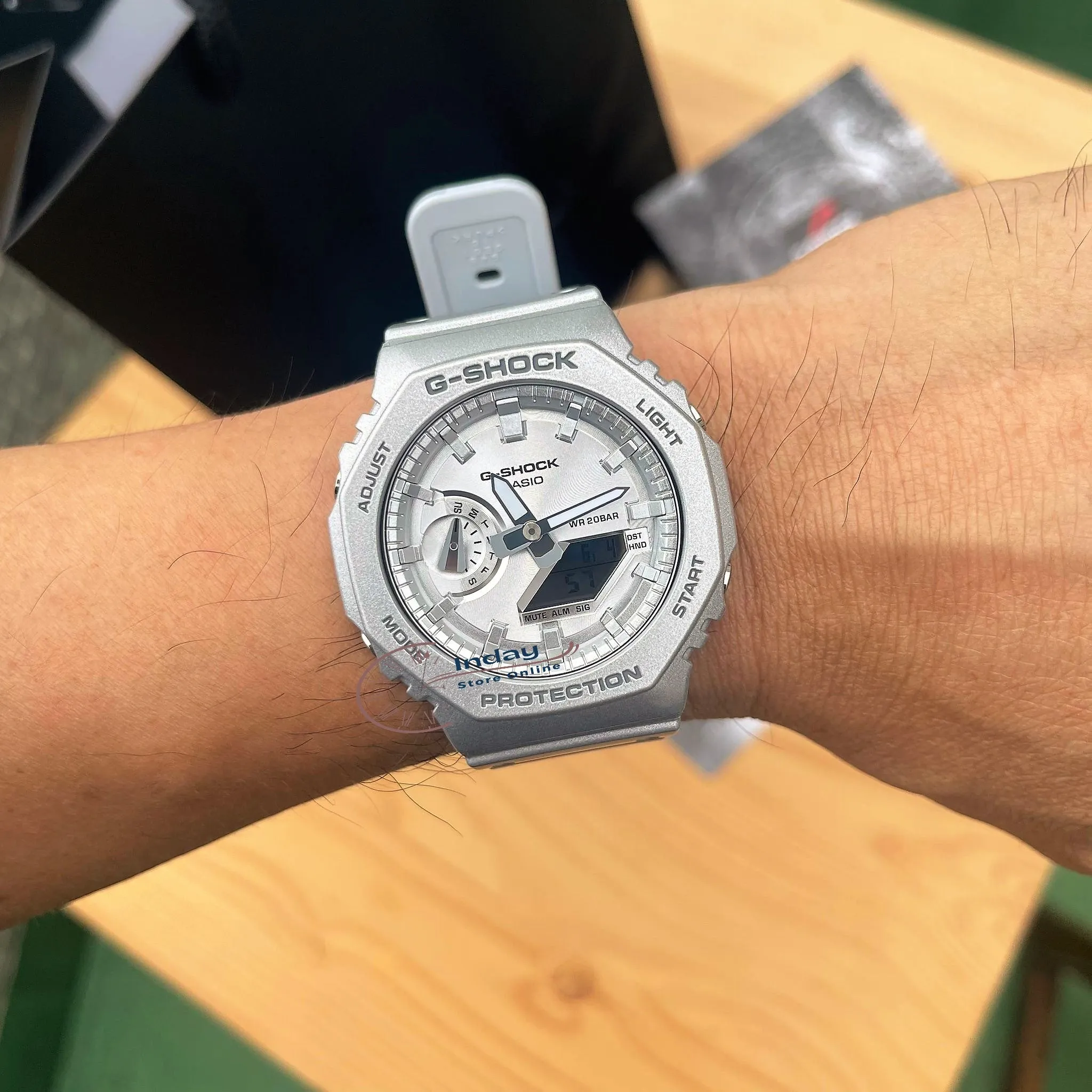 Casio G-Shock Men's Watch GA-2100FF-8A Analog-Digital 2100 Series Retro-Futuristic in Metallic Silver