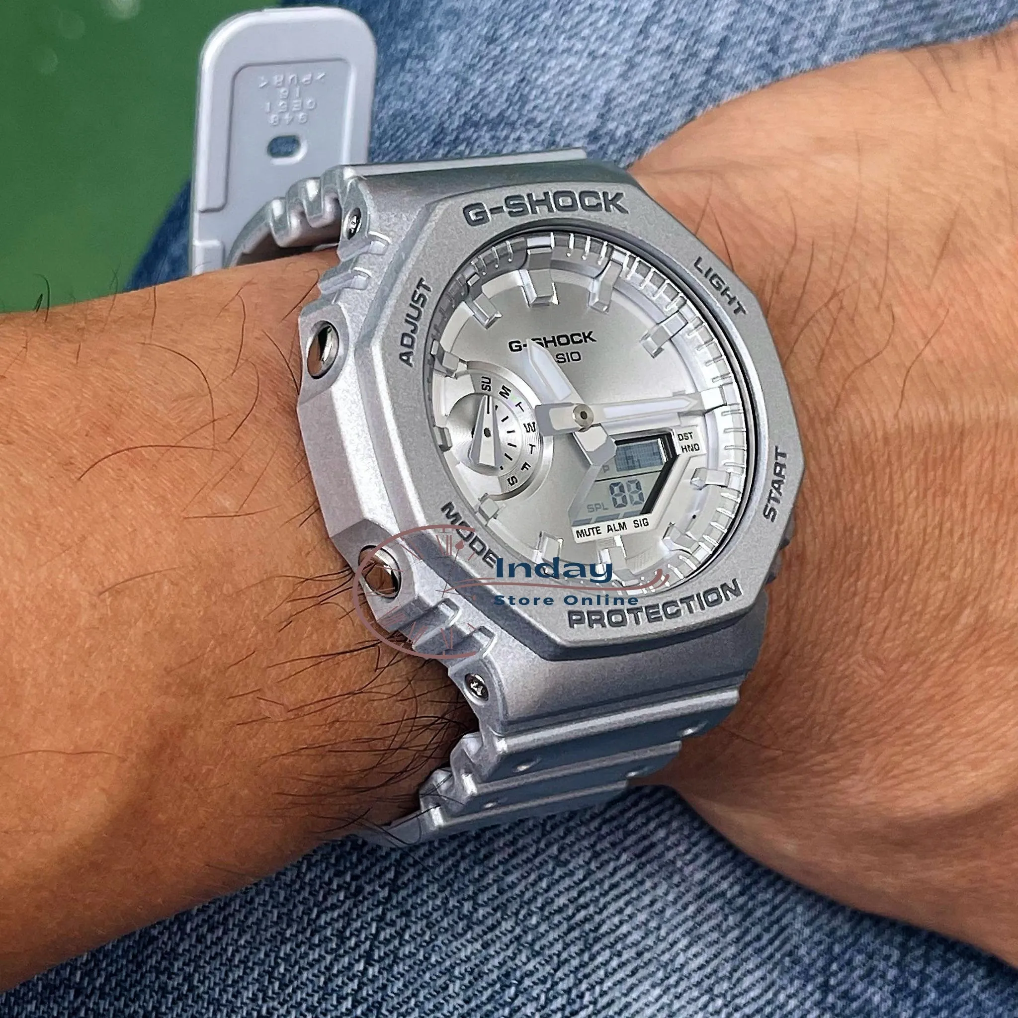 Casio G-Shock Men's Watch GA-2100FF-8A Analog-Digital 2100 Series Retro-Futuristic in Metallic Silver