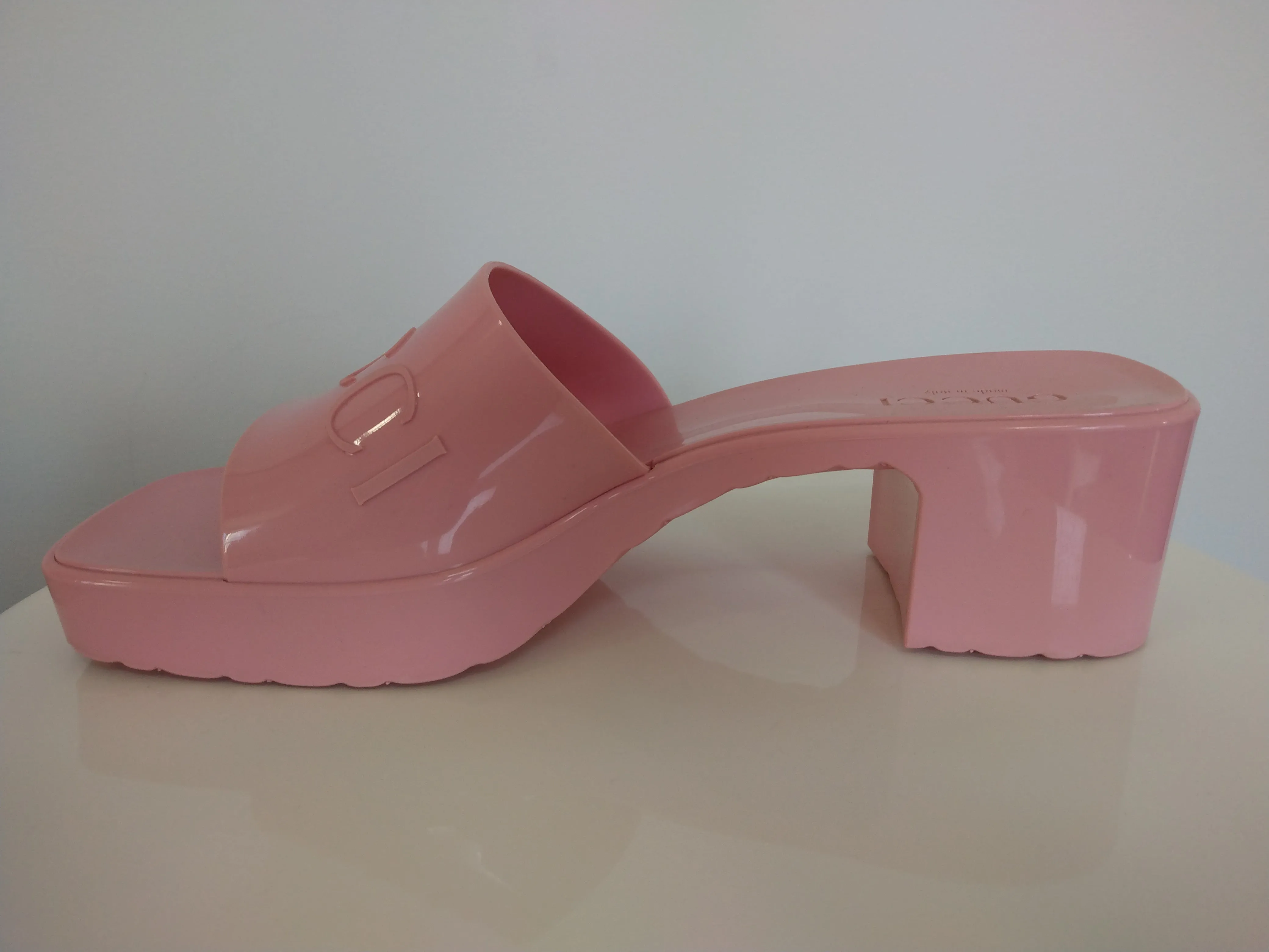 Gucci Wild Rose Rubber Slides