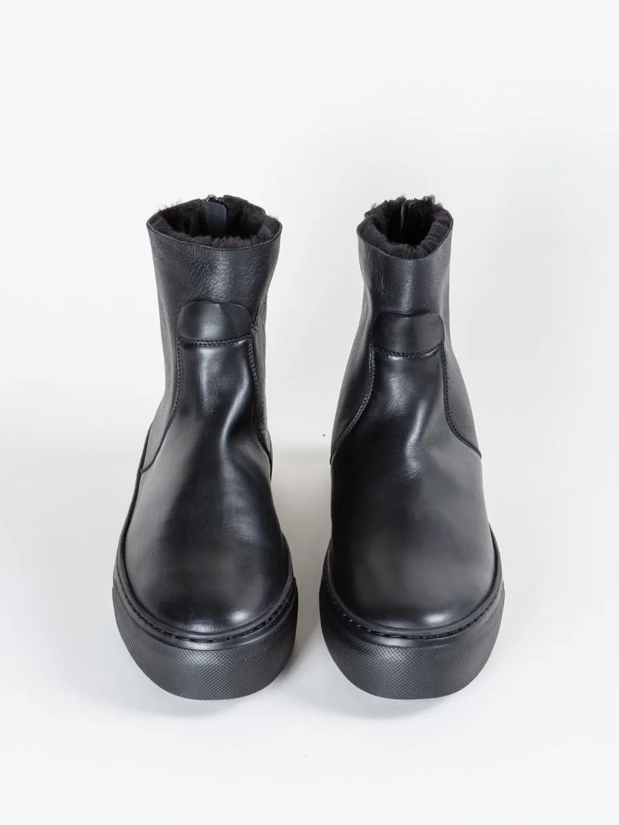 leather lowboot