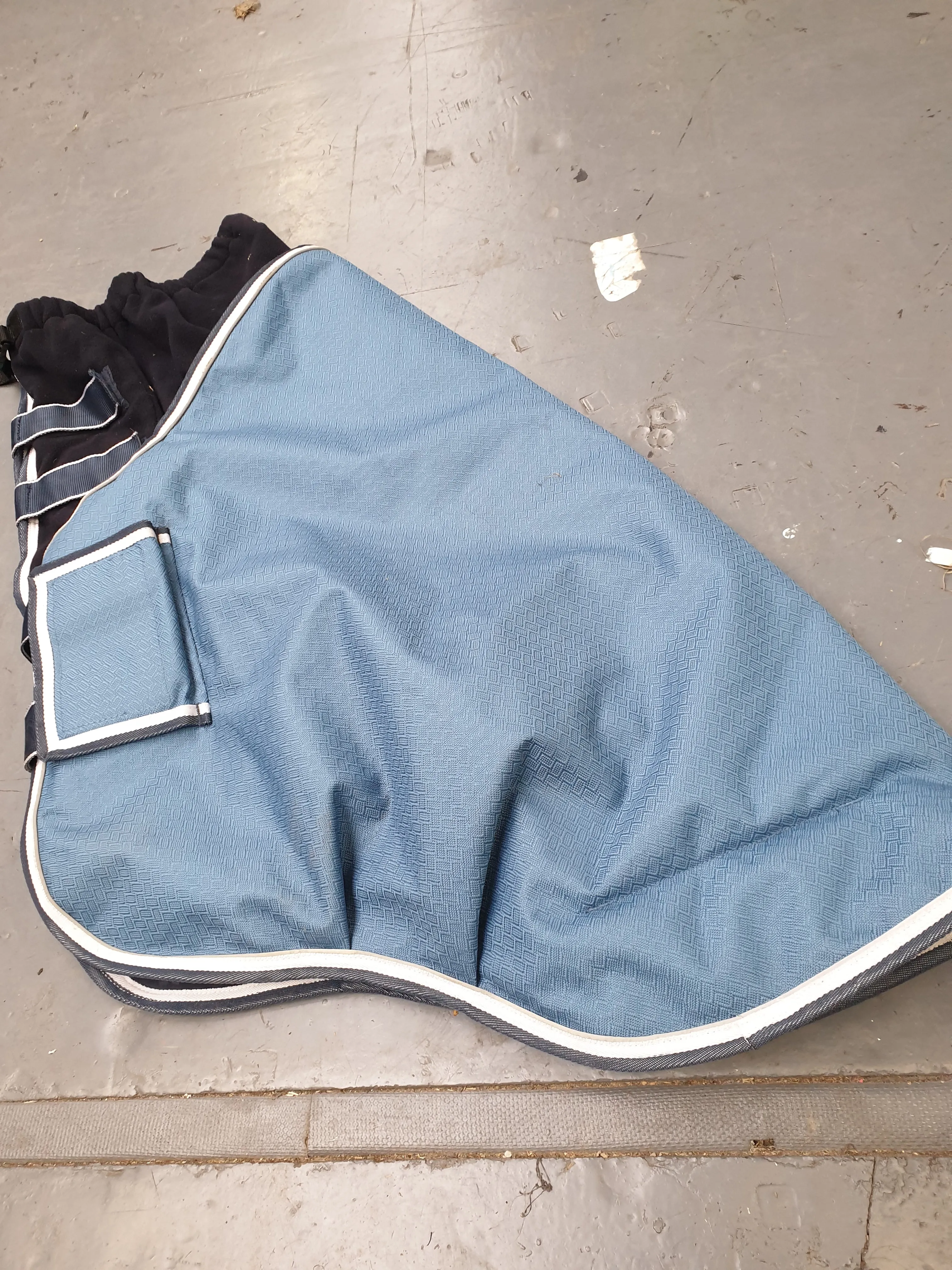New full size Weatherbeeta blue stable neck FREE POSTAGE☆