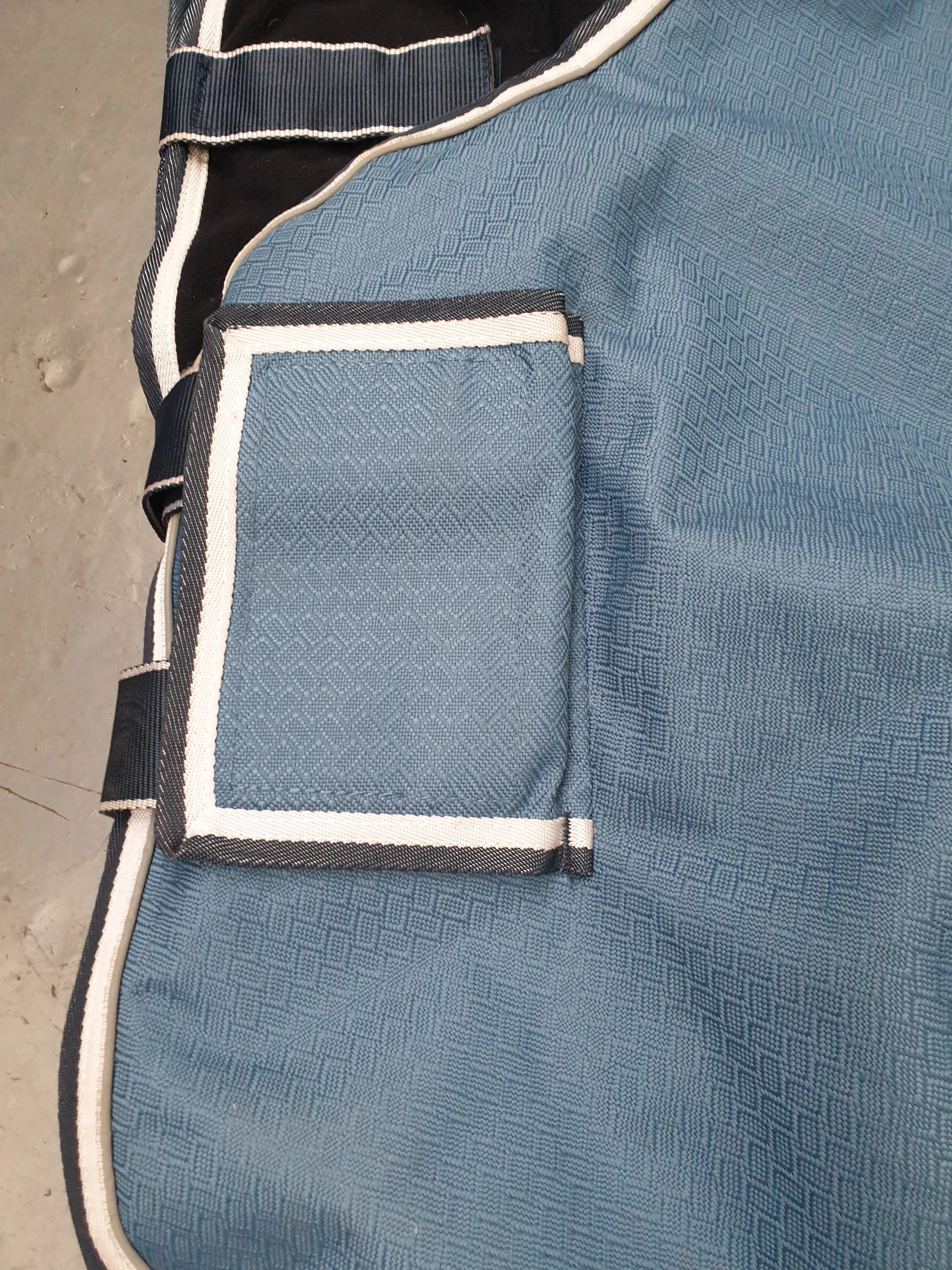 New full size Weatherbeeta blue stable neck FREE POSTAGE☆