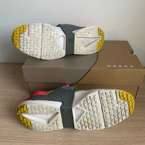 Nike Huarache Extreme Dynamic Yellow Athletic Shoes -Sz 6.5 Y- 8 W
