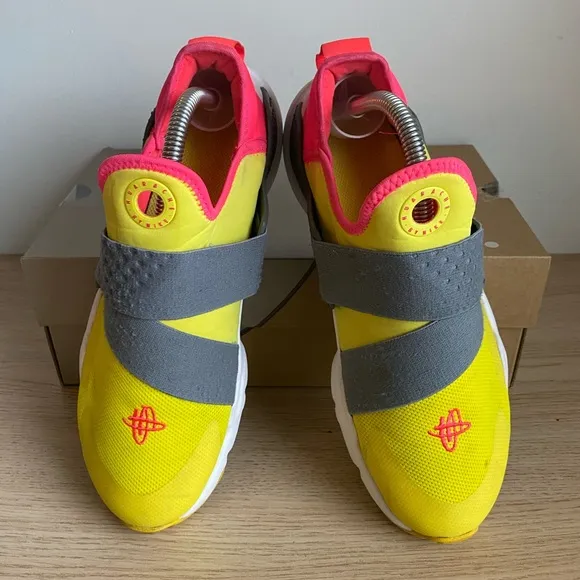 Nike Huarache Extreme Dynamic Yellow Athletic Shoes -Sz 6.5 Y- 8 W