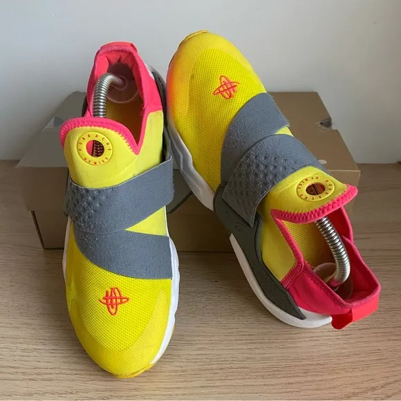 Nike Huarache Extreme Dynamic Yellow Athletic Shoes -Sz 6.5 Y- 8 W