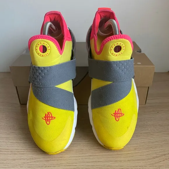Nike Huarache Extreme Dynamic Yellow Athletic Shoes -Sz 6.5 Y- 8 W