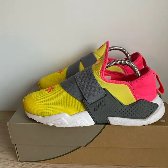 Nike Huarache Extreme Dynamic Yellow Athletic Shoes -Sz 6.5 Y- 8 W