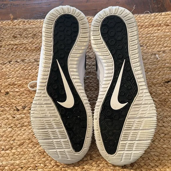 Nike Zoom Hyperace Black  and‎ white volleyball shoes size 9 AS0286