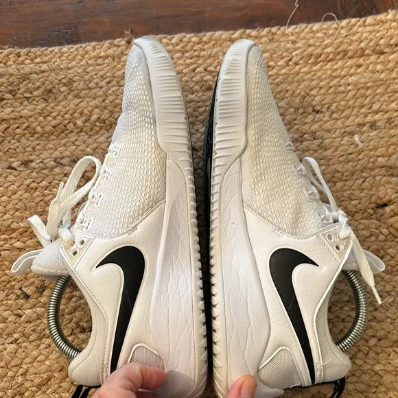 Nike Zoom Hyperace Black  and‎ white volleyball shoes size 9 AS0286