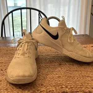 Nike Zoom Hyperace Black  and‎ white volleyball shoes size 9 AS0286